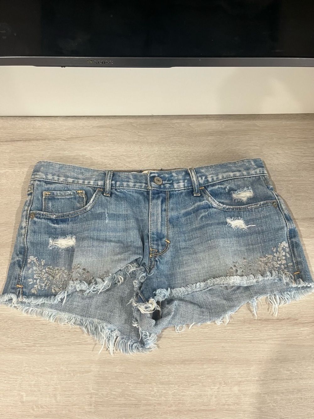 Abercrombie & Fitch Denim Shorts 6 W28 Low Rise Distressed Frayed Hem